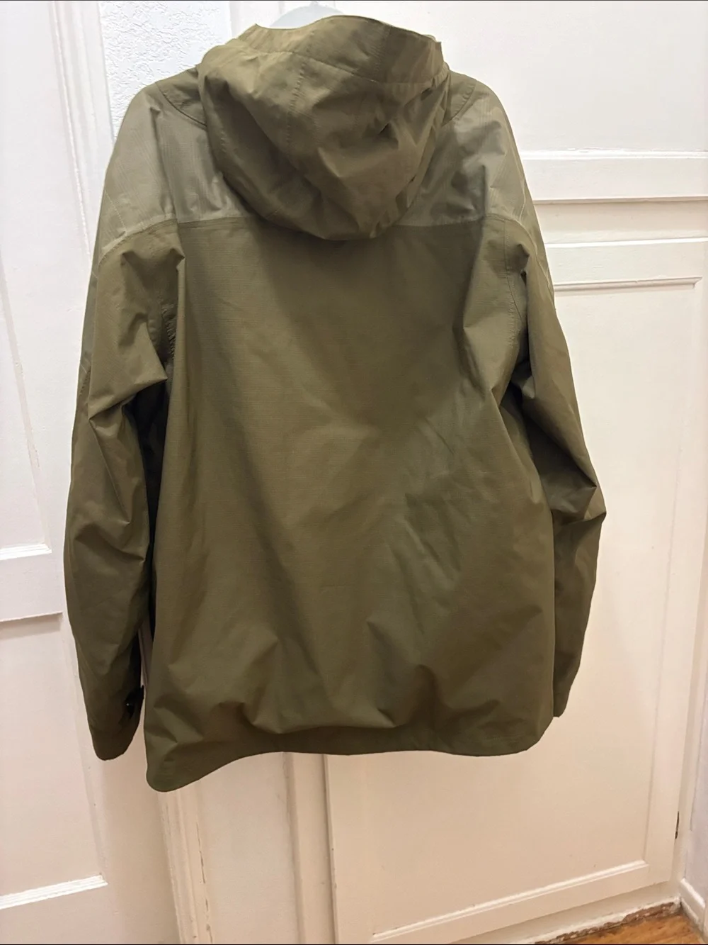 Oakley hooded snowboarding